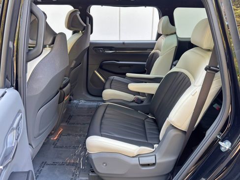 Used 2025 Kia EV9 GT-Line AWD/4WD image 47