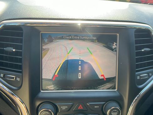 Used 2016 Jeep Grand Cherokee Laredo 75th Anniversary image 34