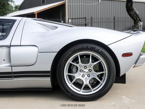 Used 2005 Ford GT RWD image 5