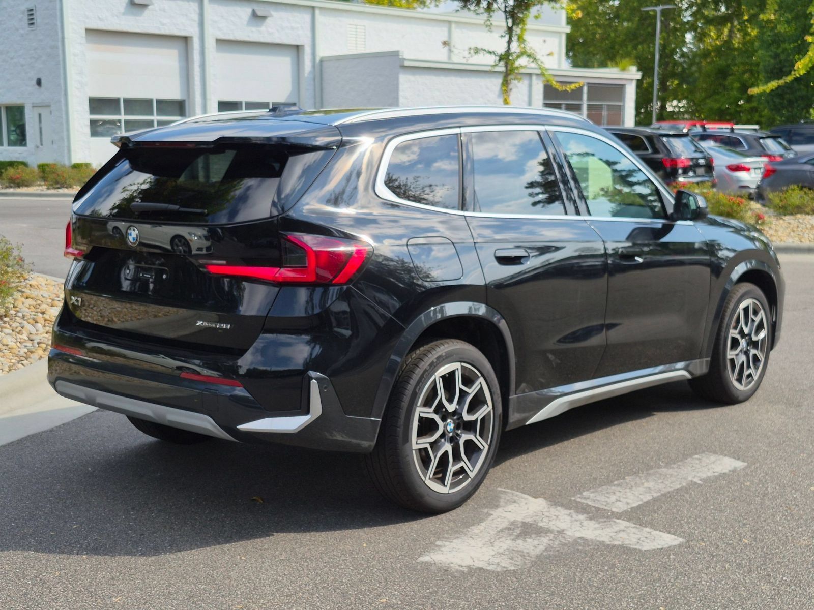 Used 2025 BMW X1 xDrive28i w/ Technology Package AWD/4WD image 3