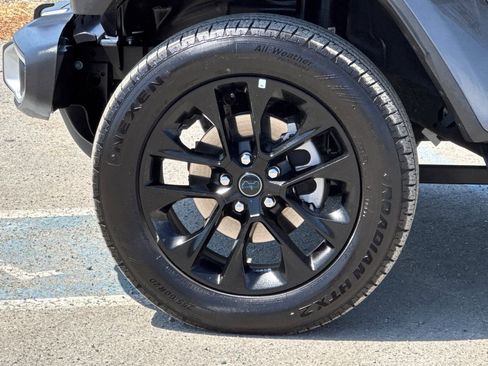 Used 2025 Jeep Wrangler Unlimited Sahara AWD/4WD image 32