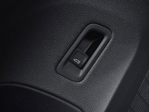 New 2026 Volkswagen Atlas Cross Sport SE image 9