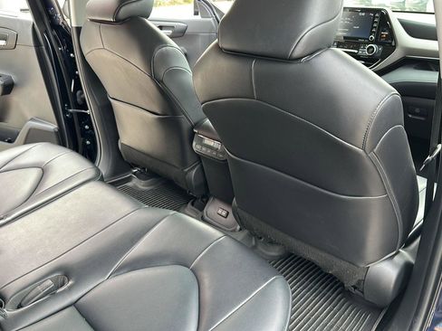 Used 2022 Toyota Highlander XLE image 23