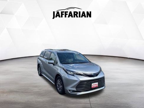 Certified 2023 Toyota Sienna XLE w/ XLE Plus Package FWD image 1
