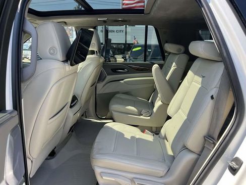 Used 2023 Cadillac Escalade Sport Platinum w/ LPO, ONYX Package image 11