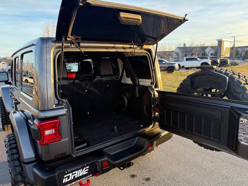 Used 2018 Jeep Wrangler Unlimited Rubicon AWD/4WD image 13