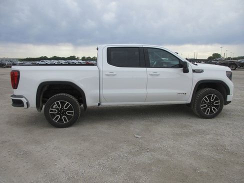 New 2026 GMC Sierra 1500 AT4 w/ AT4 Premium Package AWD/4WD image 3