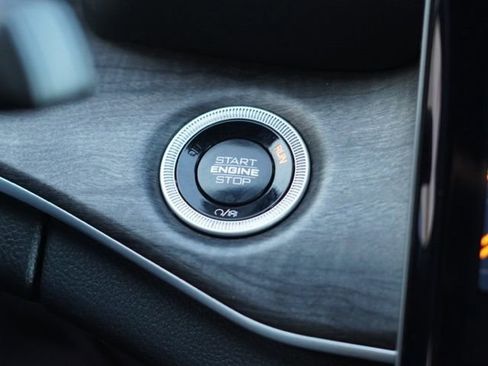 Used 2024 Jeep Grand Cherokee L Limited w/ Luxury Tech Group II image 23