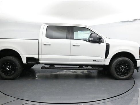 New 2025 Ford F250 Lariat w/ Black Appearance Package image 15