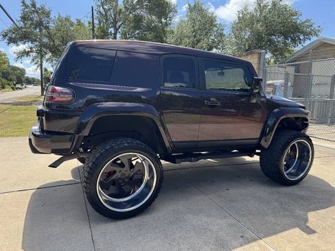 Used 2007 Toyota FJ Cruiser 2WD w/ Convenience Pkg image 14