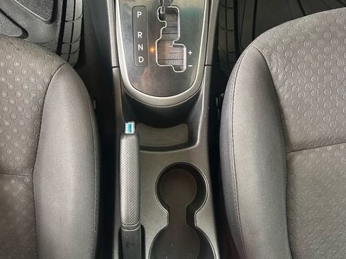 Used 2012 Hyundai Accent SE FWD image 13