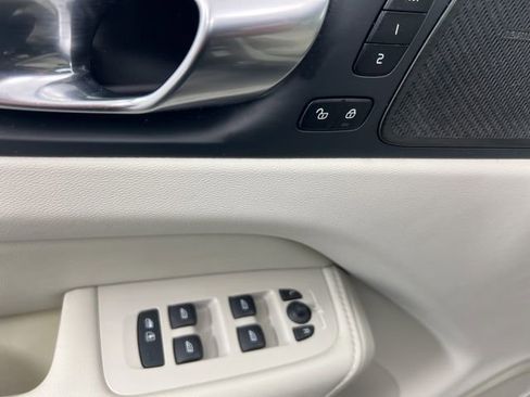 Used 2023 Volvo XC60 B5 Plus w/ Climate Package image 13