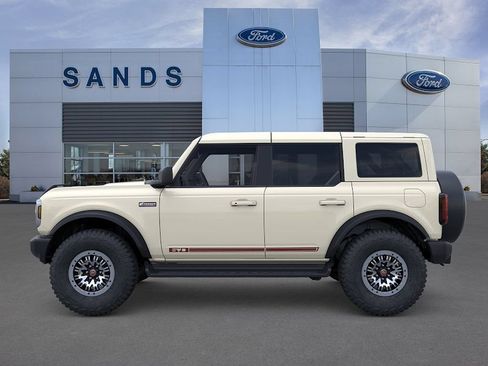 New 2026 Ford Bronco Outer Banks w/ Sasquatch Package AWD/4WD image 3