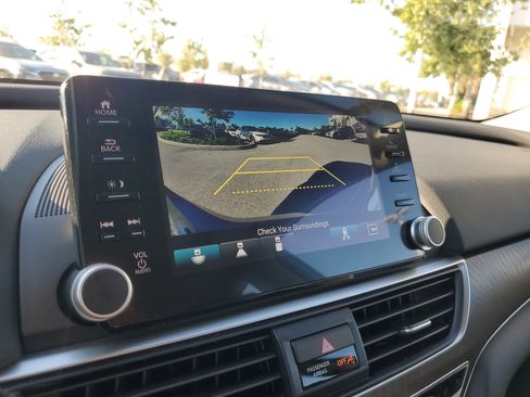 Used 2021 Honda Accord Touring image 28