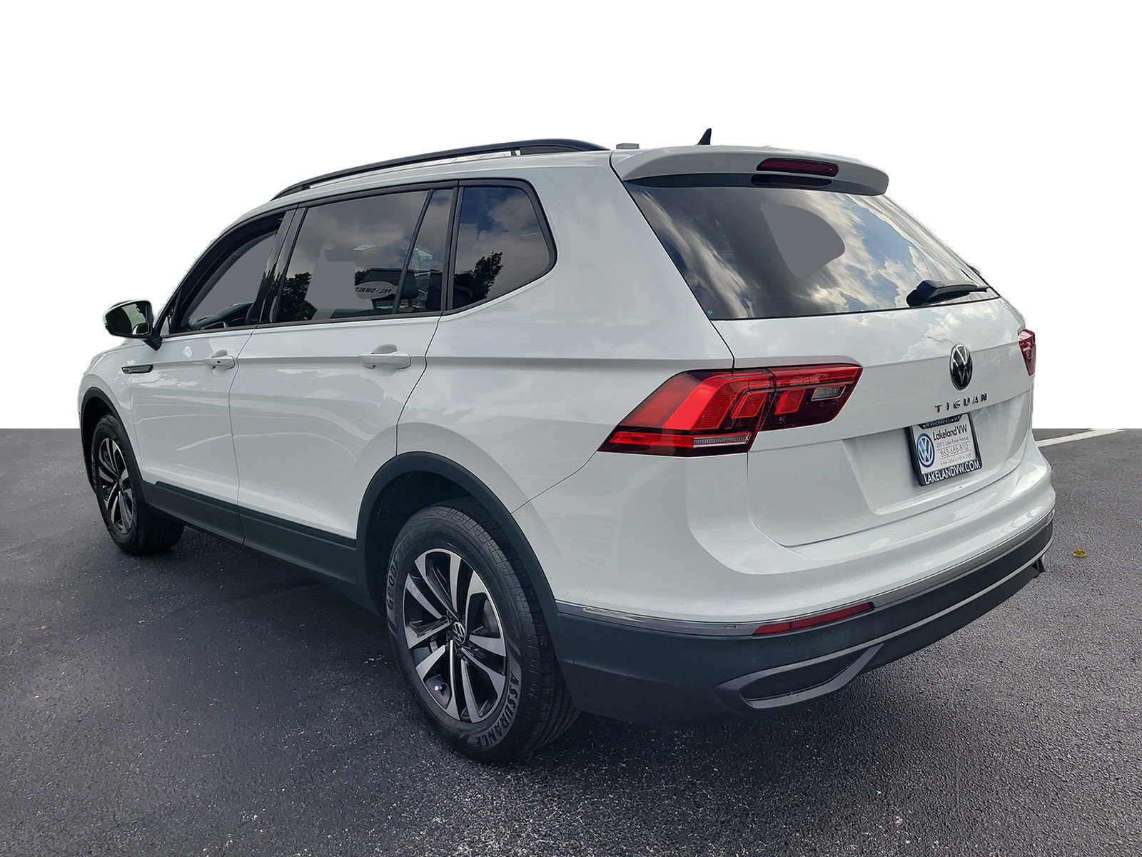 Used 2023 Volkswagen Tiguan S w/ Driver Assistance Package FWD image 4
