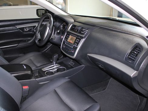 Used 2017 Nissan Altima 2.5 SR w/ Midnight Edition Package FWD image 28