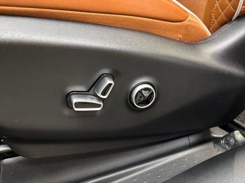 Used 2025 Chrysler Pacifica Pinnacle w/ Trailer Tow Group FWD image 46