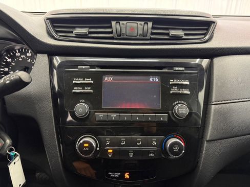 Used 2017 Nissan Rogue S image 27