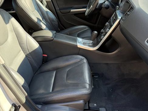 Used 2012 Volvo S60 T5 w/ Climate Pkg FWD image 11