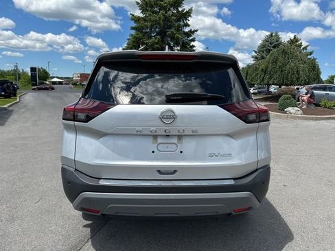 Used 2022 Nissan Rogue SV AWD/4WD image 4