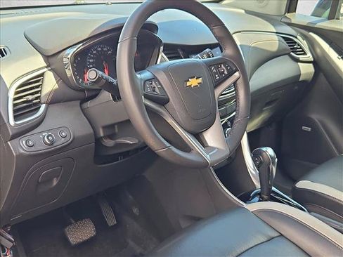 Used 2019 Chevrolet Trax Premier w/ Midnight Edition FWD image 10