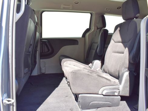 Used 2014 Chrysler Town & Country Touring FWD image 24