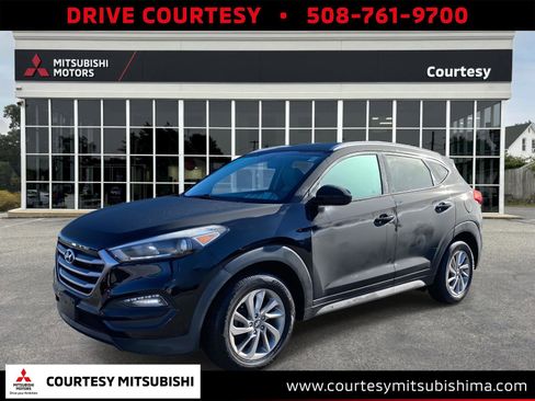 Used 2017 Hyundai Tucson SE image 1