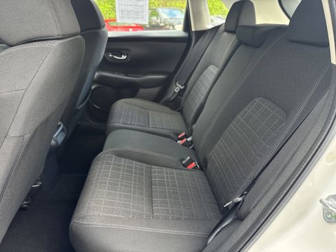 Used 2023 Honda HR-V LX image 8