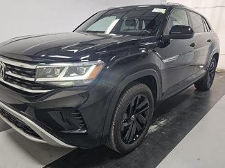 Used 2023 Volkswagen Atlas Cross Sport SE w/ Black Wheel Package video 1