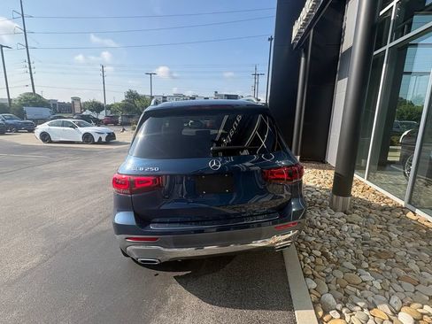 Certified 2022 Mercedes-Benz GLB 250 4MATIC image 7