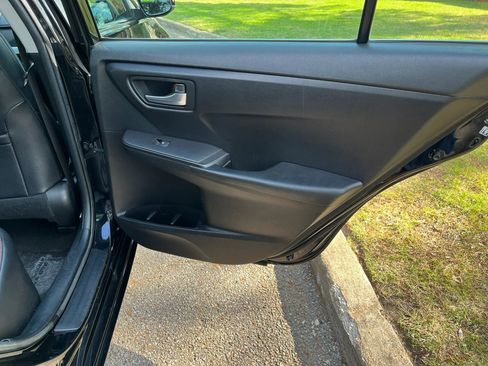 Used 2016 Toyota Camry SE image 19