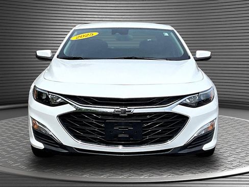Used 2025 Chevrolet Malibu RS FWD image 2