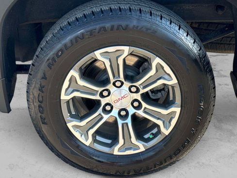 Used 2025 GMC Sierra 1500 SLT AWD/4WD image 9