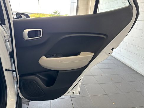 Used 2025 Hyundai Venue SEL FWD image 47