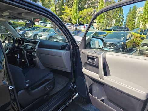 Used 2012 Toyota 4Runner SR5 w/ Convenience Pkg AWD/4WD image 11