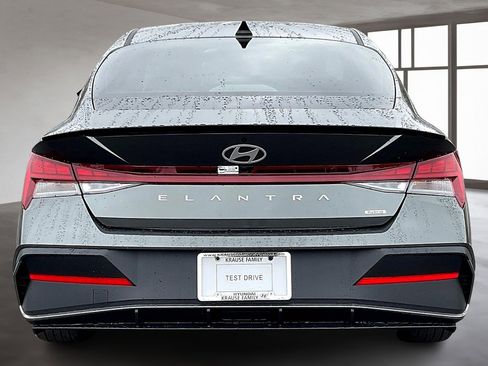 New 2025 Hyundai Elantra SEL image 4