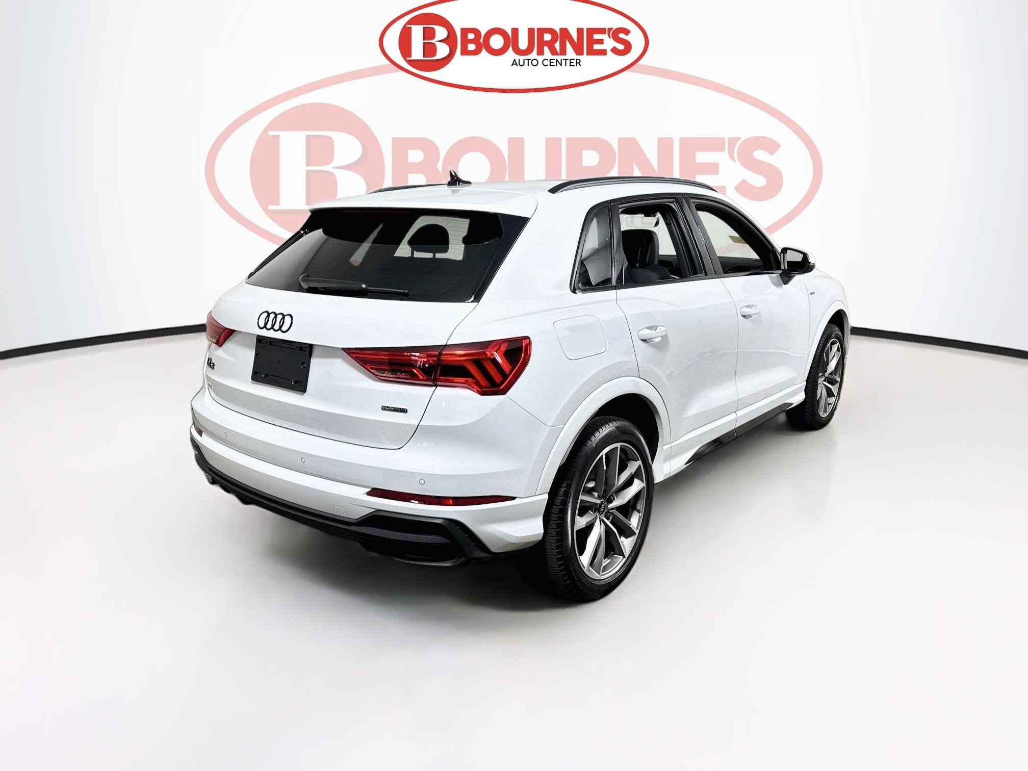 Used 2024 Audi Q3 2.0T Premium Plus w/ Premium Plus Package AWD/4WD image 9