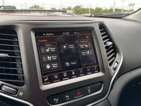 Used 2019 Jeep Cherokee Trailhawk AWD/4WD image 26
