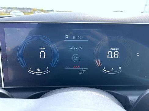 Used 2025 Hyundai Santa Cruz SE AWD/4WD image 16