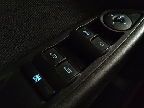 Used 2018 Ford Focus SE FWD image 27