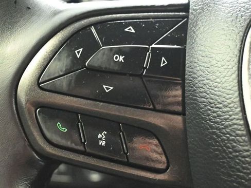 Used 2020 Dodge Challenger SXT RWD image 21