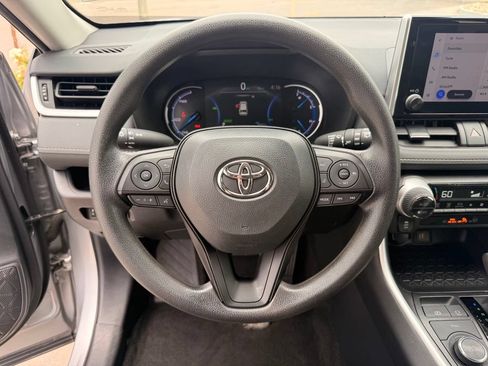 Used 2025 Toyota RAV4 XLE AWD/4WD image 13
