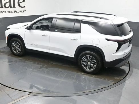 Used 2025 Chevrolet Traverse LT image 43