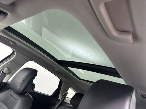 Certified 2025 Kia Sportage SX AWD/4WD image 18