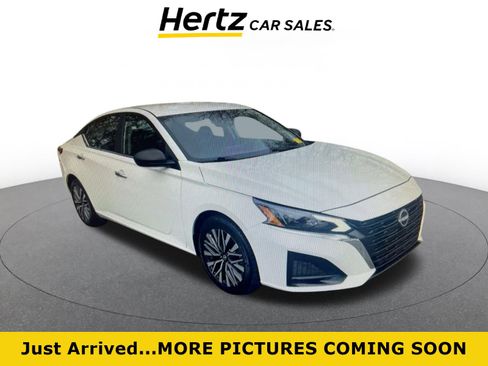 Used 2025 Nissan Altima 2.5 SV image 1