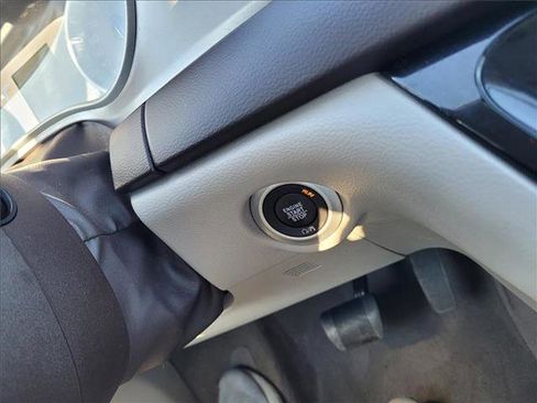 Used 2017 Chrysler Pacifica LX w/ Safetytec Group image 17