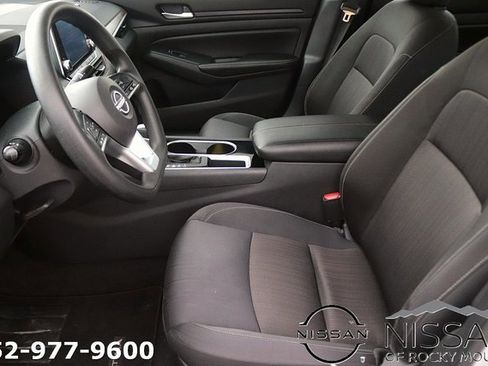 Used 2024 Nissan Altima 2.5 SV image 14