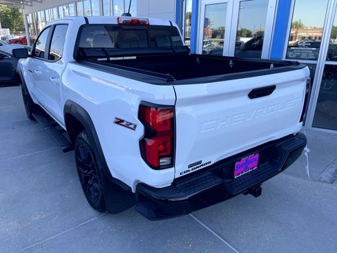 Used 2024 Chevrolet Colorado Z71 w/ LPO, Dark Essentials Package AWD/4WD image 2