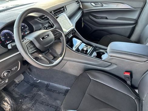 New 2025 Jeep Grand Cherokee L Altitude image 2