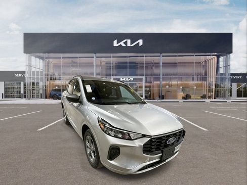 Used 2024 Ford Escape ST-Line image 2